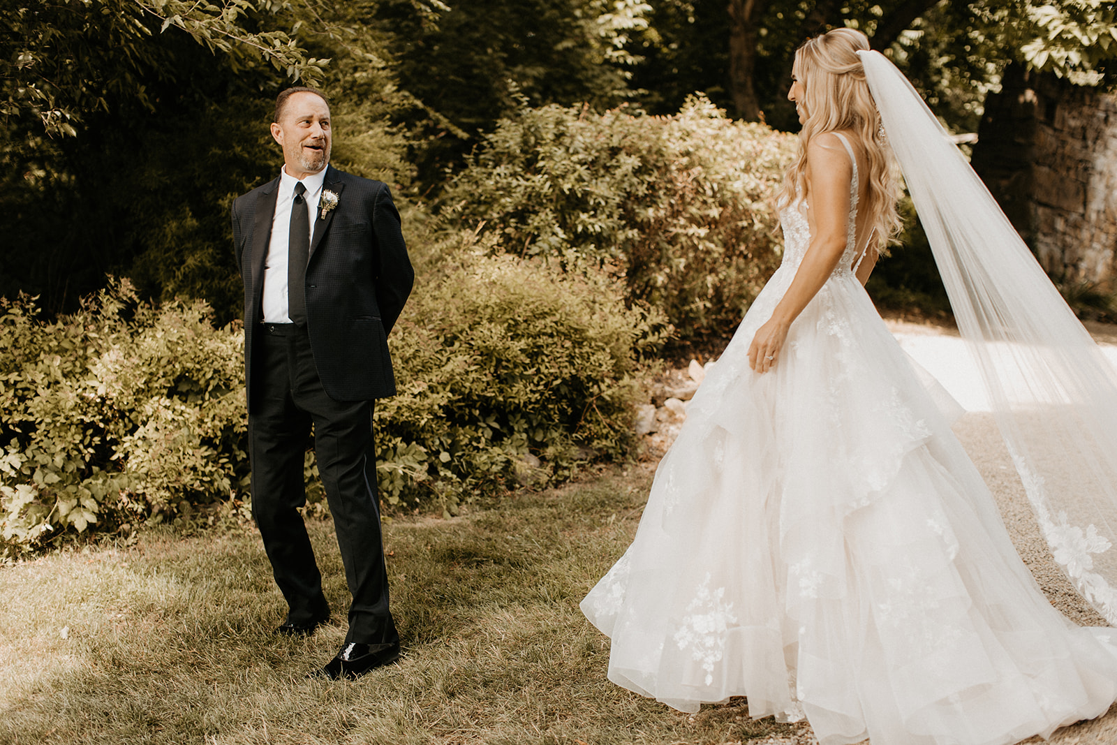Bride shares first look with her dad