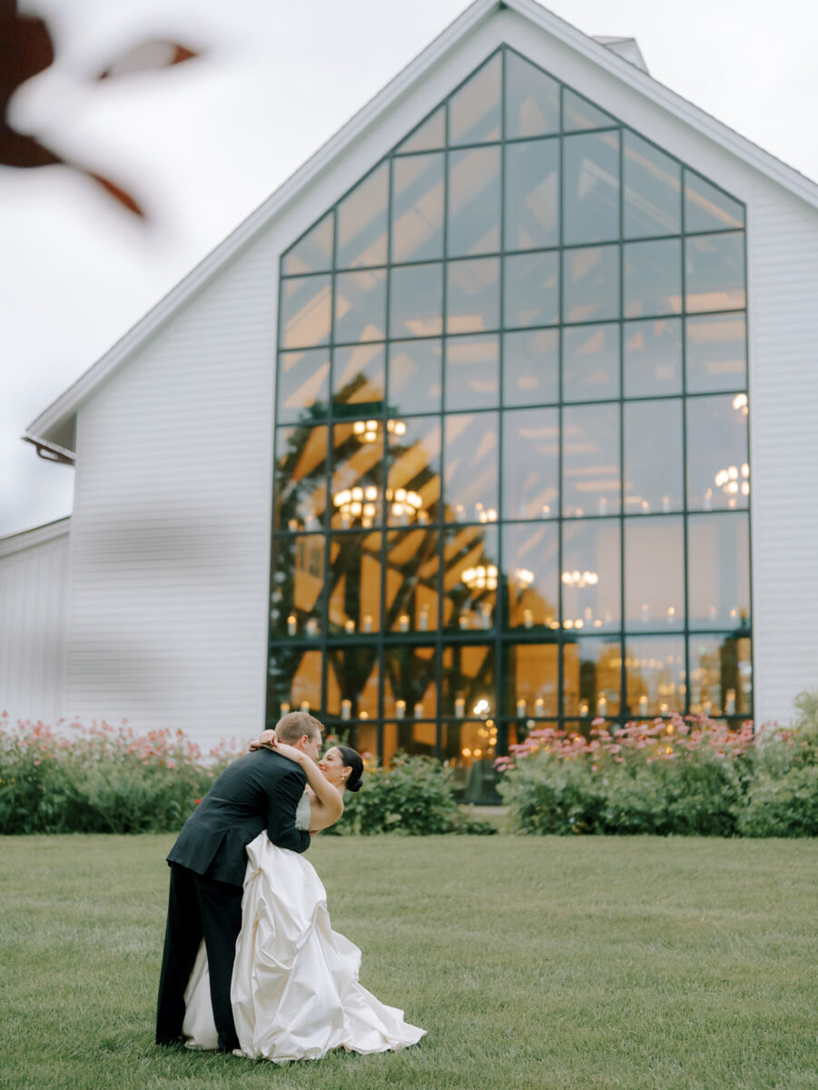 crossed keys estate farmhouse wedding portraits
