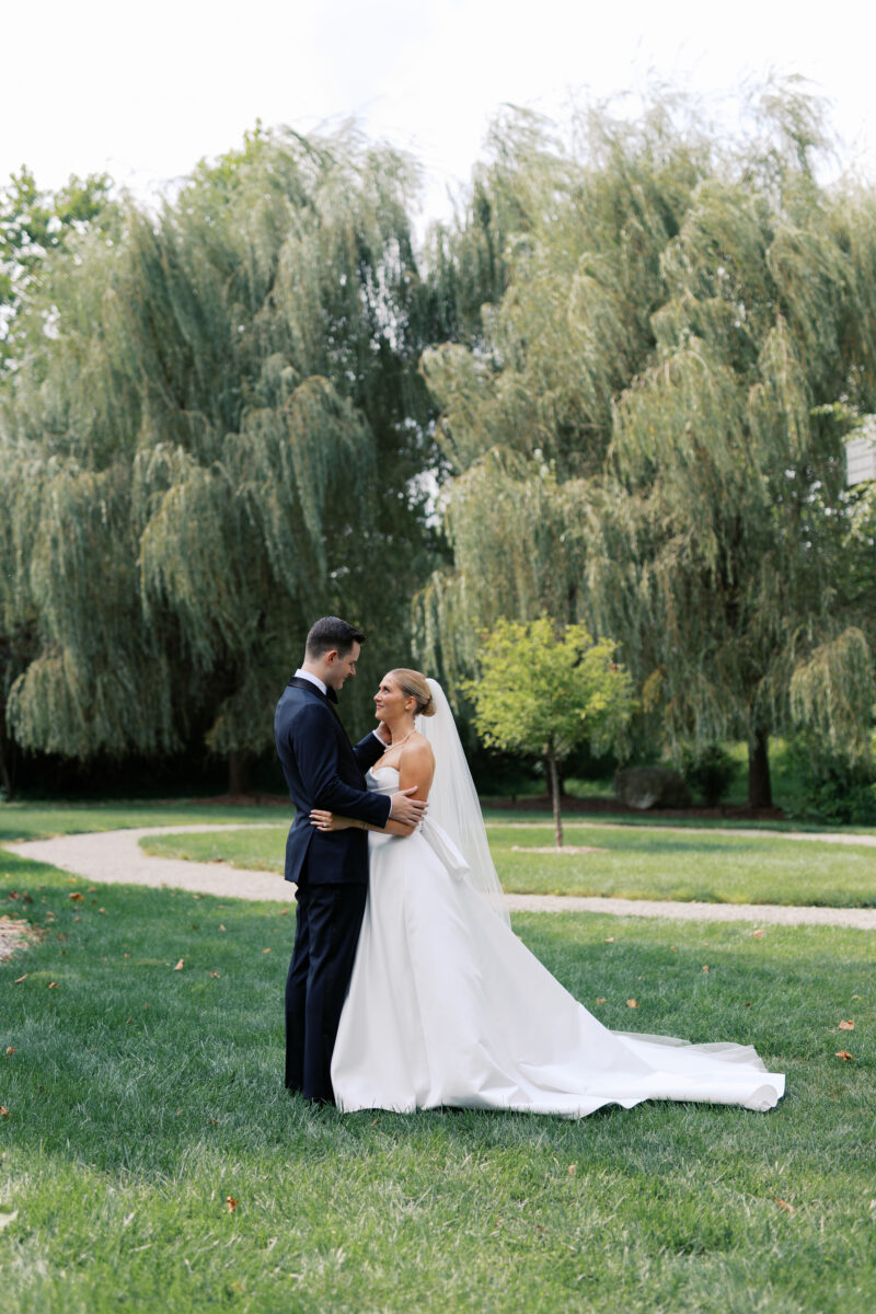 Summer Garden Weddings. Willow Tree Wedding Venue. Willow Tree Wedding Portraits. New Jersey Wedding Venue.