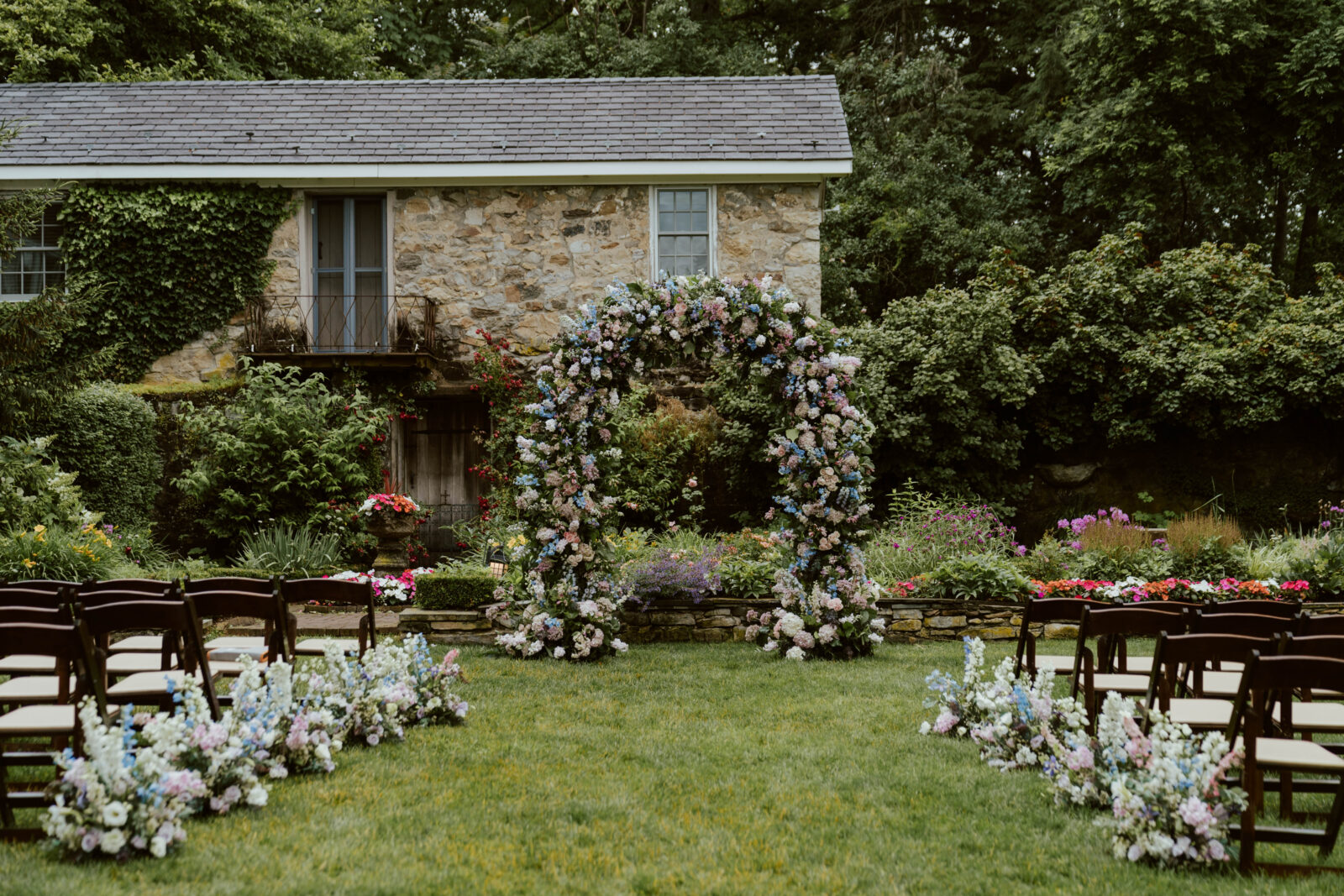 Outdoor Wedding Ceremony, Ceremony Garden. Garden Wedding. Rustic Garden Wedding