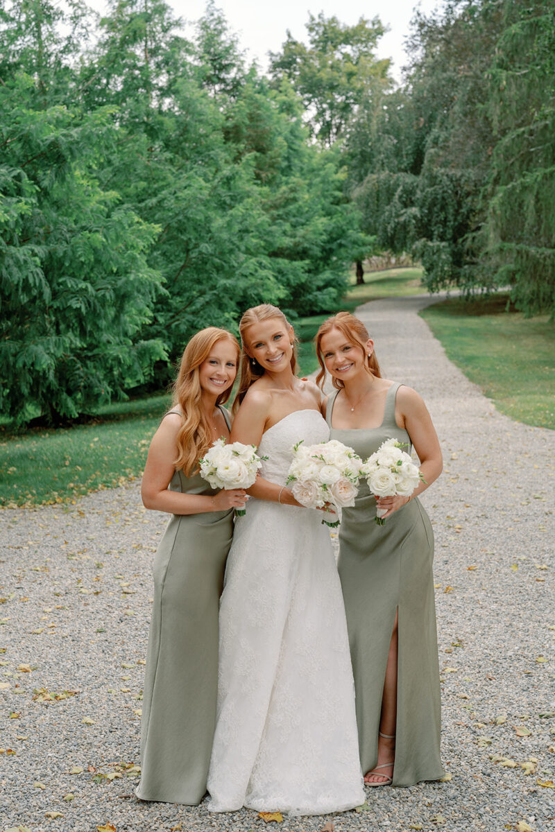 Bride posing with her sisters at Crossed Keys Estate