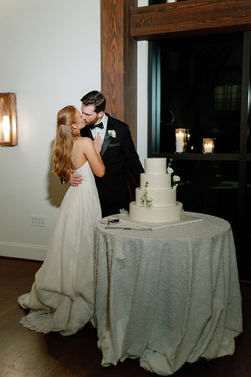 Cake Cutting Ceremony & Kiss