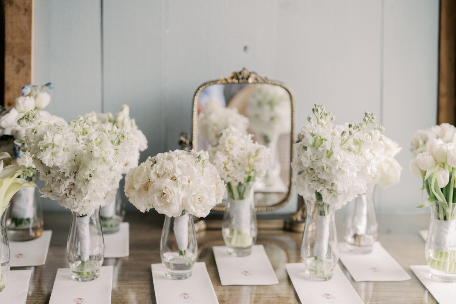 wedding florals, white wedding florals, classic florals, timeless wedding design